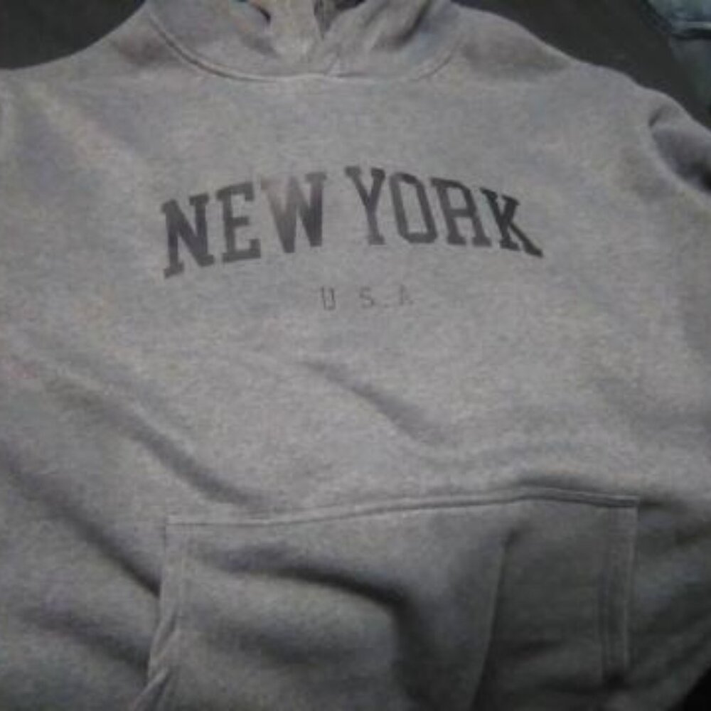 Sweatshirt with New York on the front